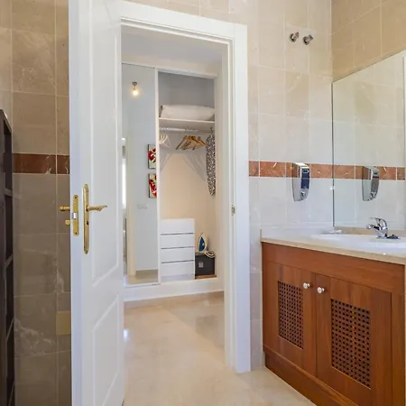 Cubo's Duplex Caffarena Golf & Optional Parking Apartment